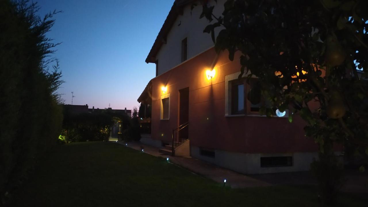 Cuarenta Y Ocho Luces Guest House Burgo Exterior foto